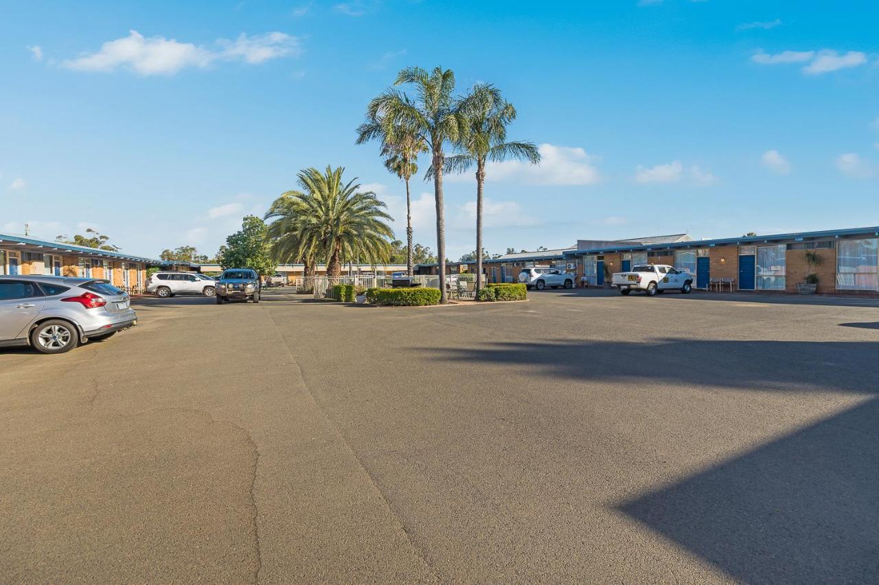 פורבס Plainsman Motel מראה חיצוני תמונה