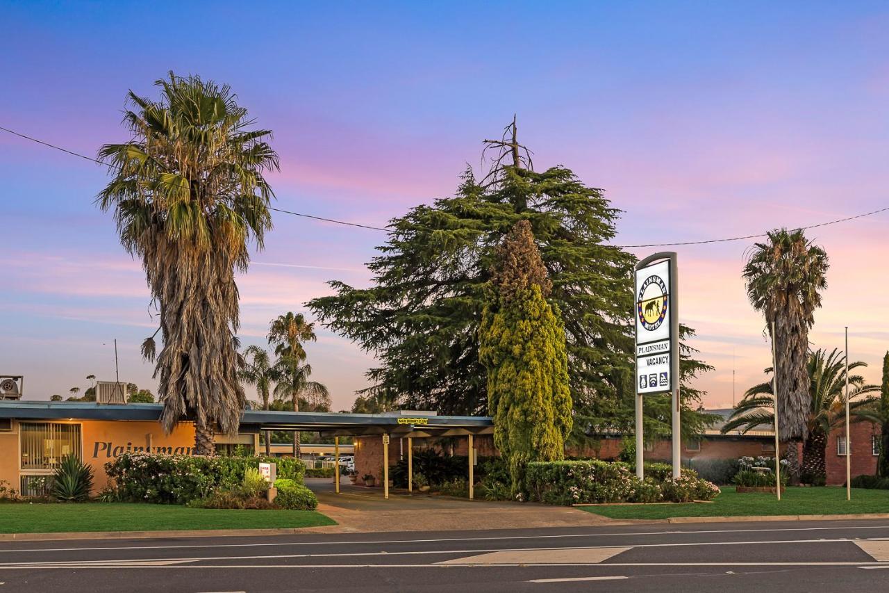 פורבס Plainsman Motel מראה חיצוני תמונה