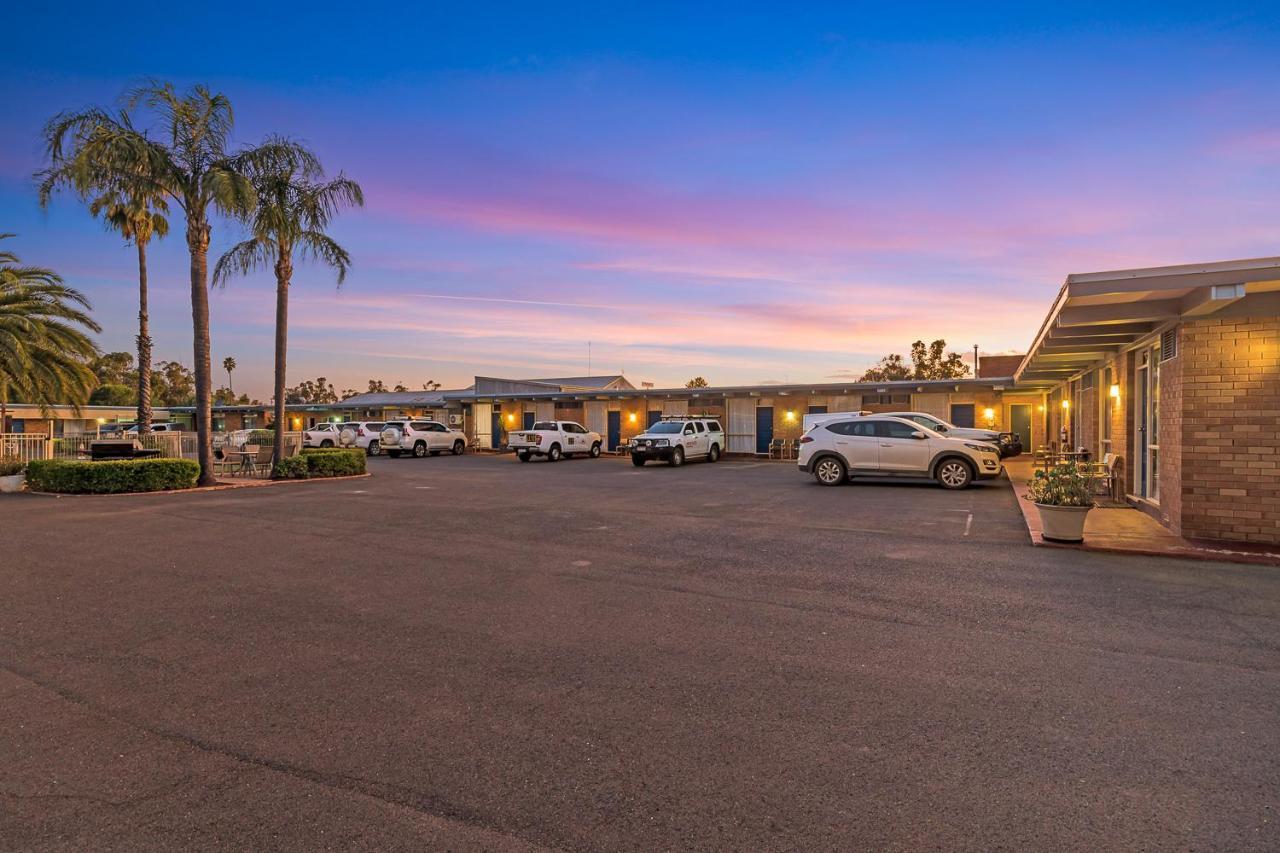 פורבס Plainsman Motel מראה חיצוני תמונה