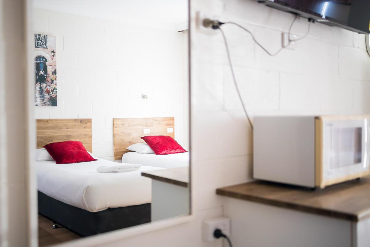 פורבס Plainsman Motel מראה חיצוני תמונה
