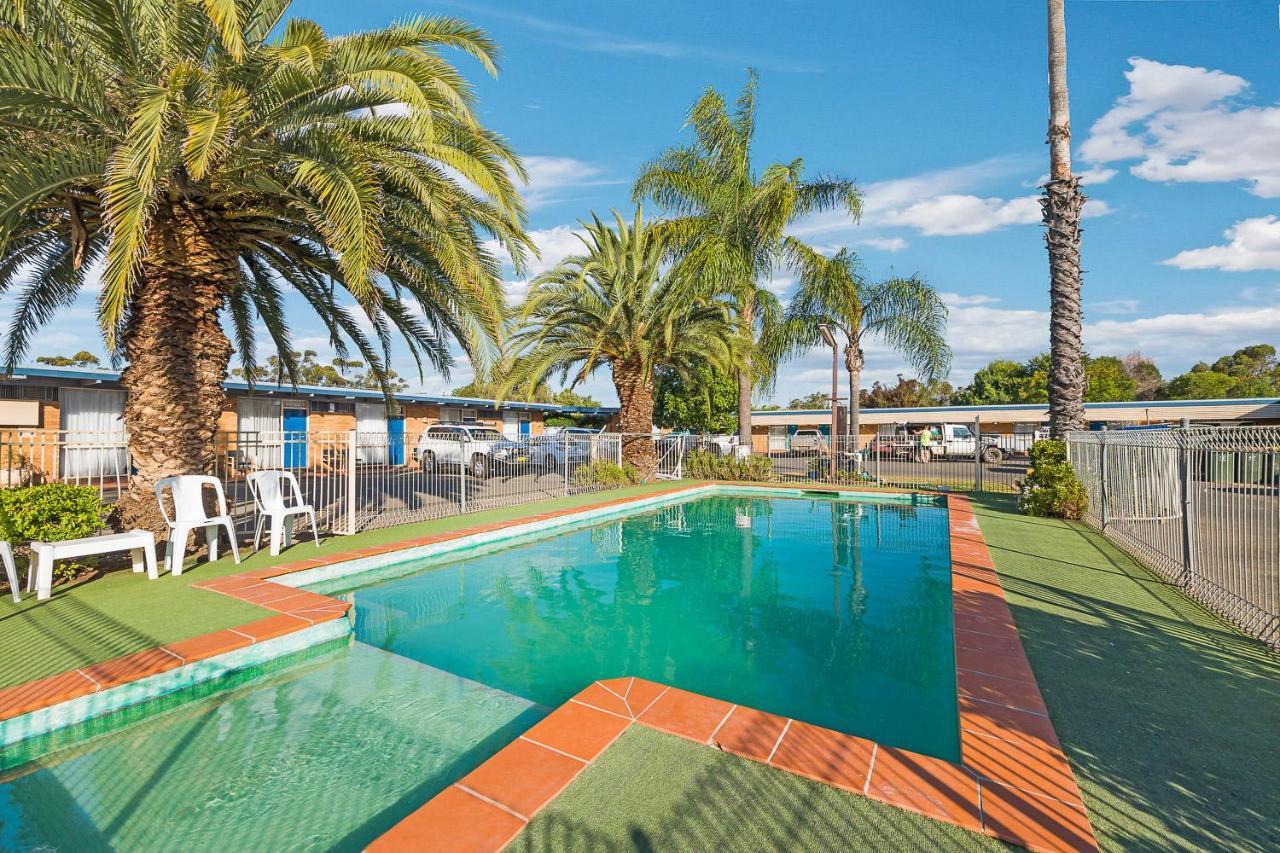 פורבס Plainsman Motel מראה חיצוני תמונה