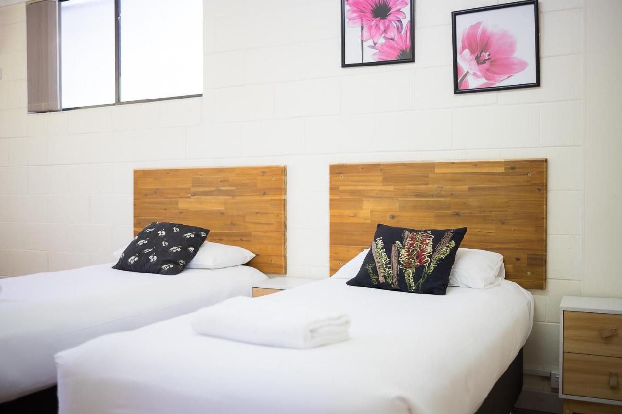 פורבס Plainsman Motel מראה חיצוני תמונה