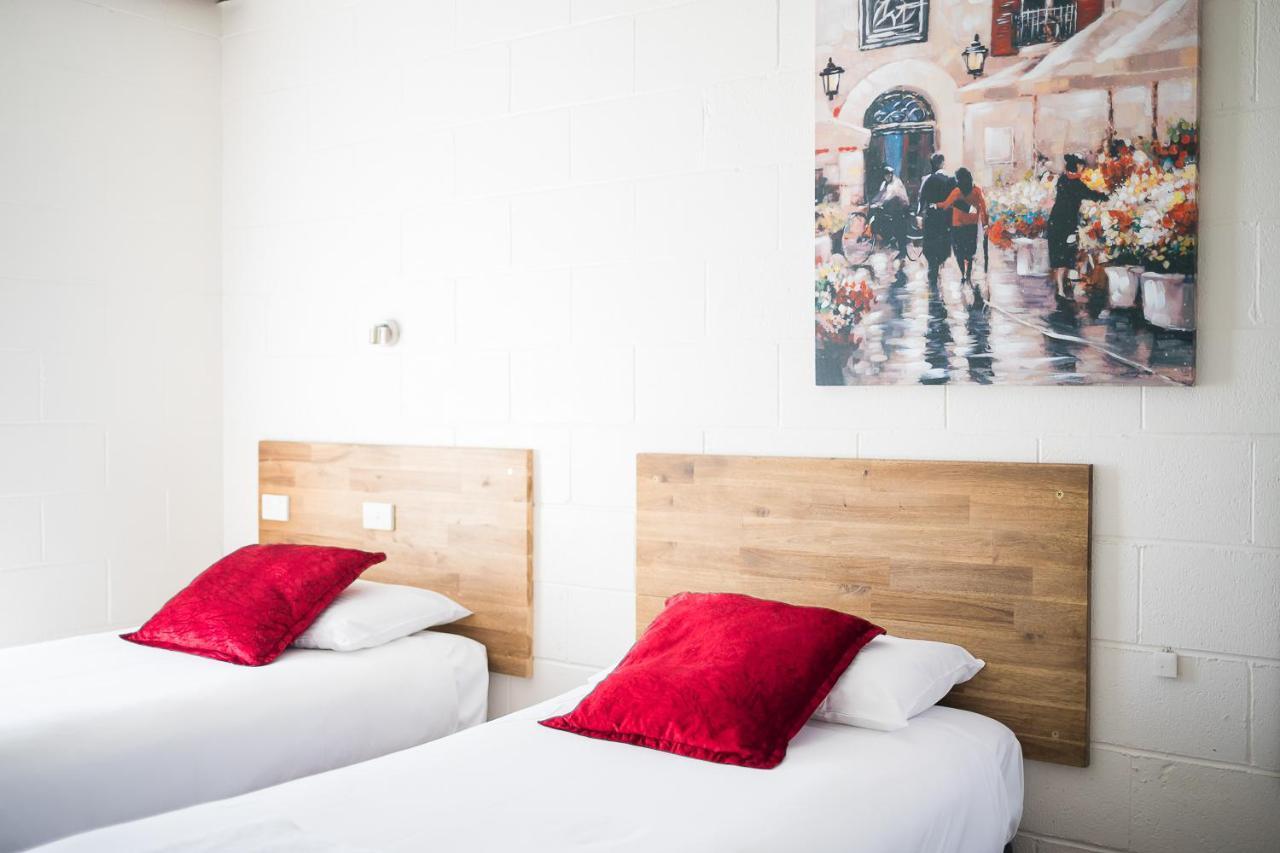 פורבס Plainsman Motel מראה חיצוני תמונה