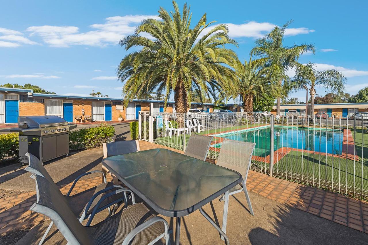 פורבס Plainsman Motel מראה חיצוני תמונה