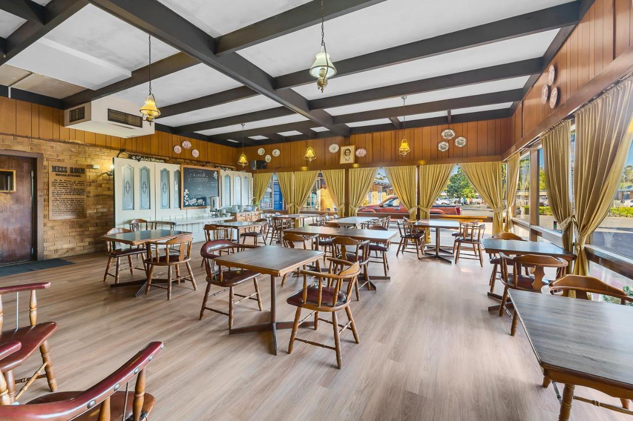 פורבס Plainsman Motel מראה חיצוני תמונה
