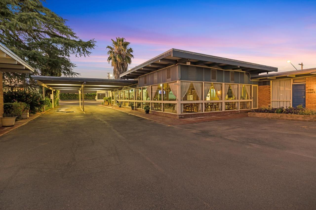פורבס Plainsman Motel מראה חיצוני תמונה