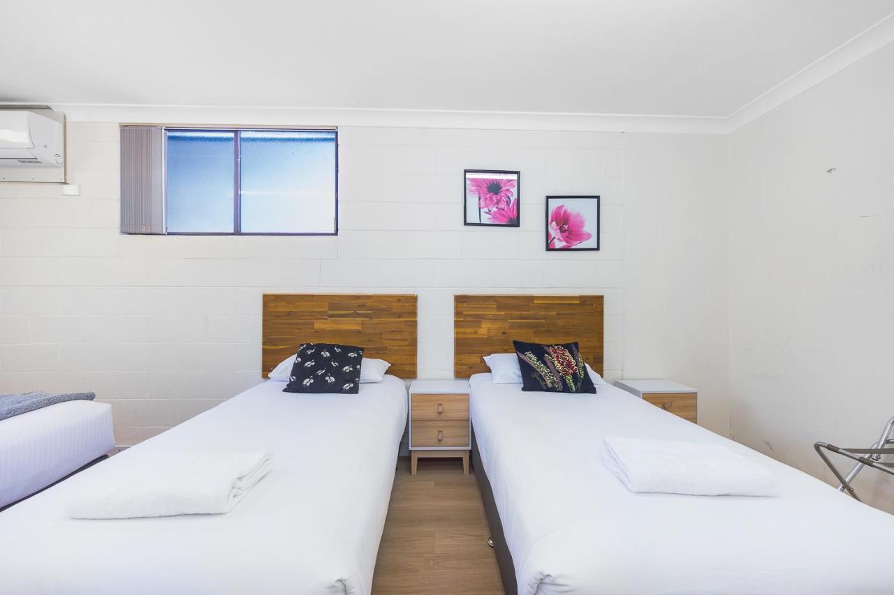 פורבס Plainsman Motel מראה חיצוני תמונה