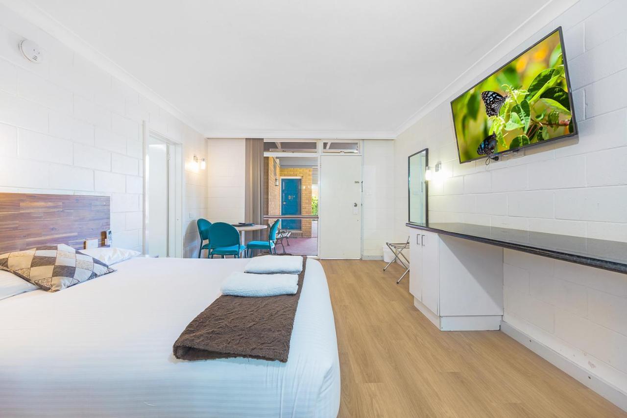 פורבס Plainsman Motel מראה חיצוני תמונה