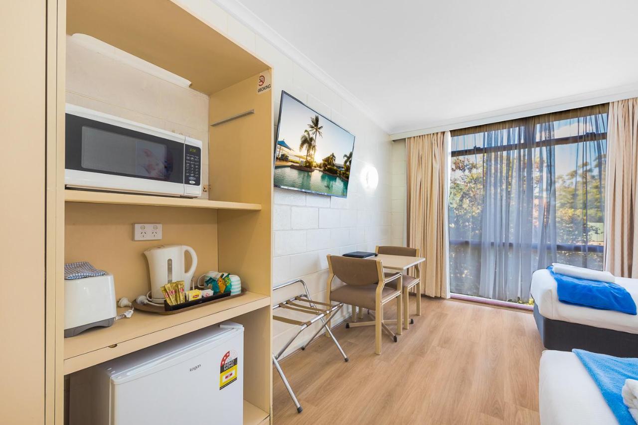 פורבס Plainsman Motel מראה חיצוני תמונה
