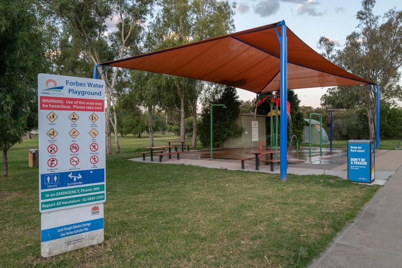 פורבס Plainsman Motel מראה חיצוני תמונה