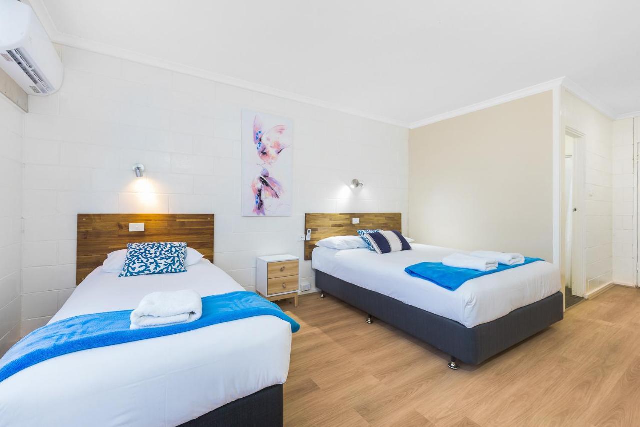 פורבס Plainsman Motel מראה חיצוני תמונה