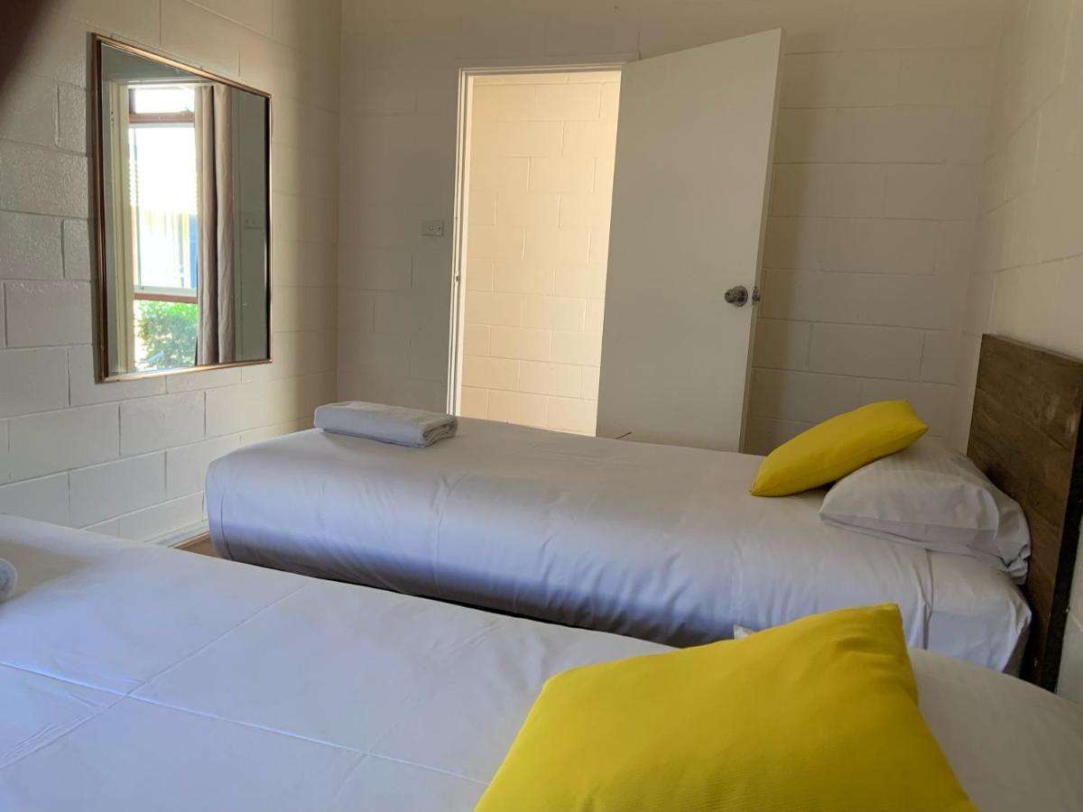 פורבס Plainsman Motel מראה חיצוני תמונה