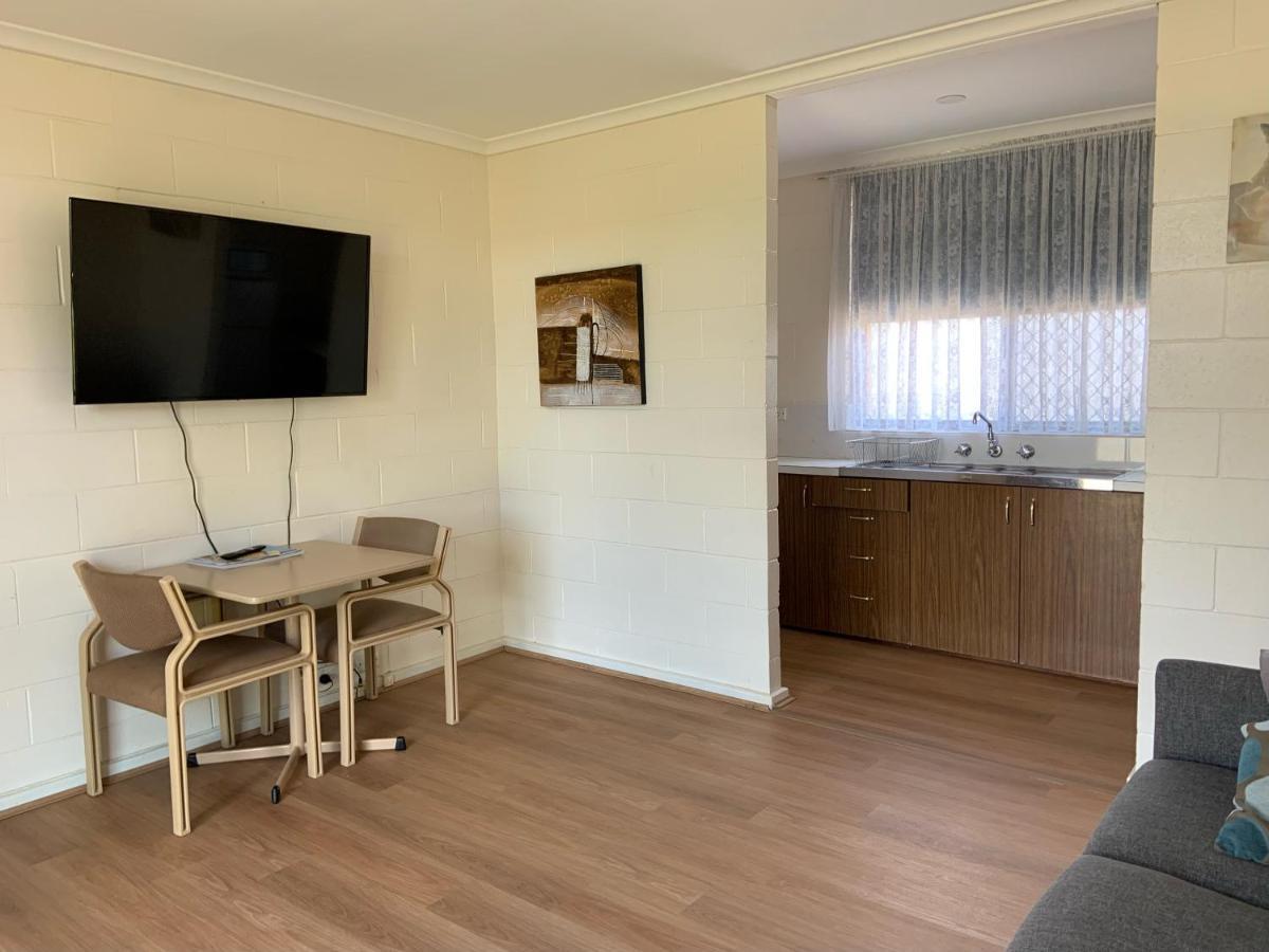 פורבס Plainsman Motel מראה חיצוני תמונה